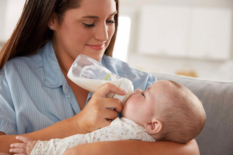 NUK Simply Natural Babyflaschen mit SafeTemp Geschenkset – Enthält 4 Flaschen: Baby